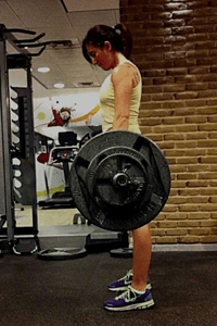 female strong deadlift