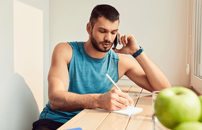 personal-trainer-on-phone